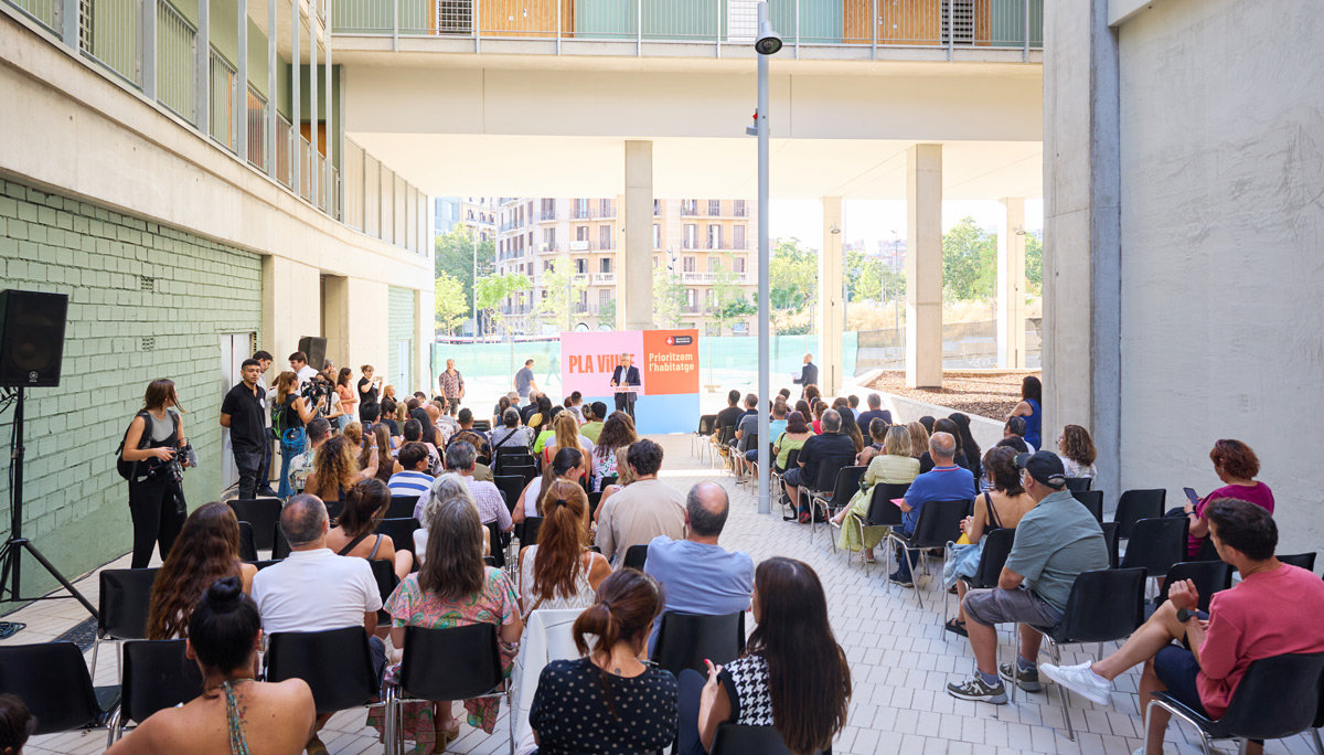 Acte de lliurament de claus dels primers habitatges de la promoció Illa Glòries