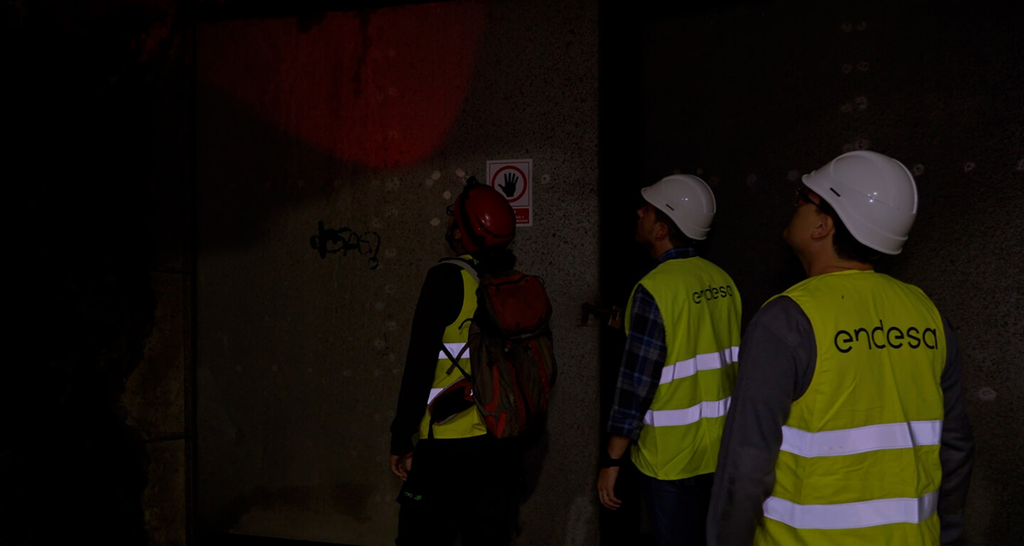 En este episodio, Eli pudo ver en directo una colonia de murciélagos en la central hidroeléctrica de Camarasa (Lleida)