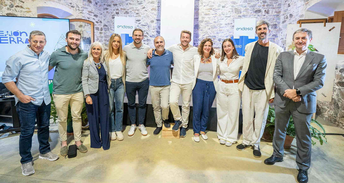 Los protagonistas de la presentación de la segunda temporada del videopodcast ‘Conexión a Tierra’.
