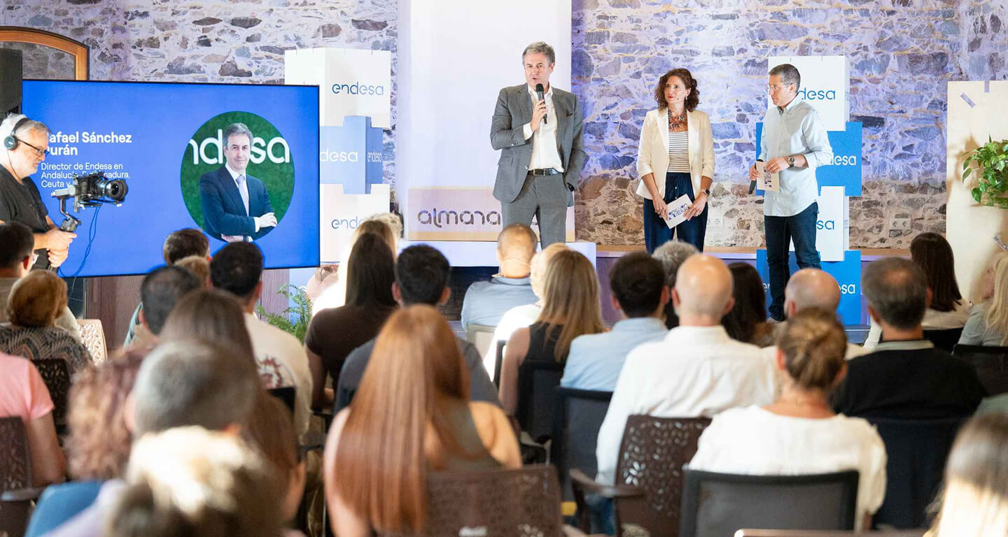 Rafael Sánchez Durán, Director de Endesa en Andalucía, Extremadura, Ceuta y Melilla, destacó la importancia del diálogo entre renovables y entorno rural